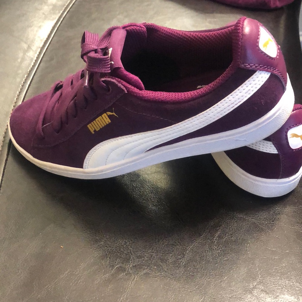 Plum suede Pumas